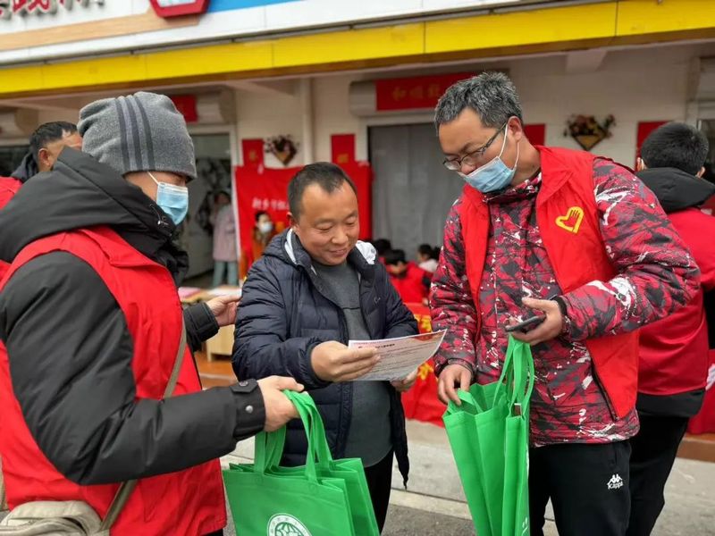 传承雷锋精神 共筑文明新篇——新乡市第十中学2024年“学雷锋”新时代文明实践活动