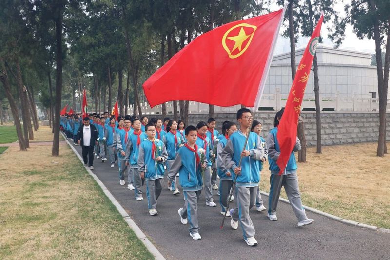 缅怀先烈志 共铸中华魂——新乡市第十中学一校四区“清明祭英烈”活动暨祭奠仪式